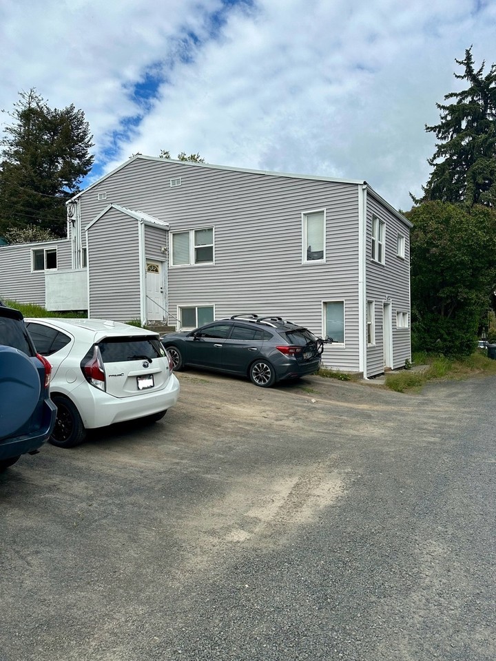 226 North Line Street - Photo 2 of 2