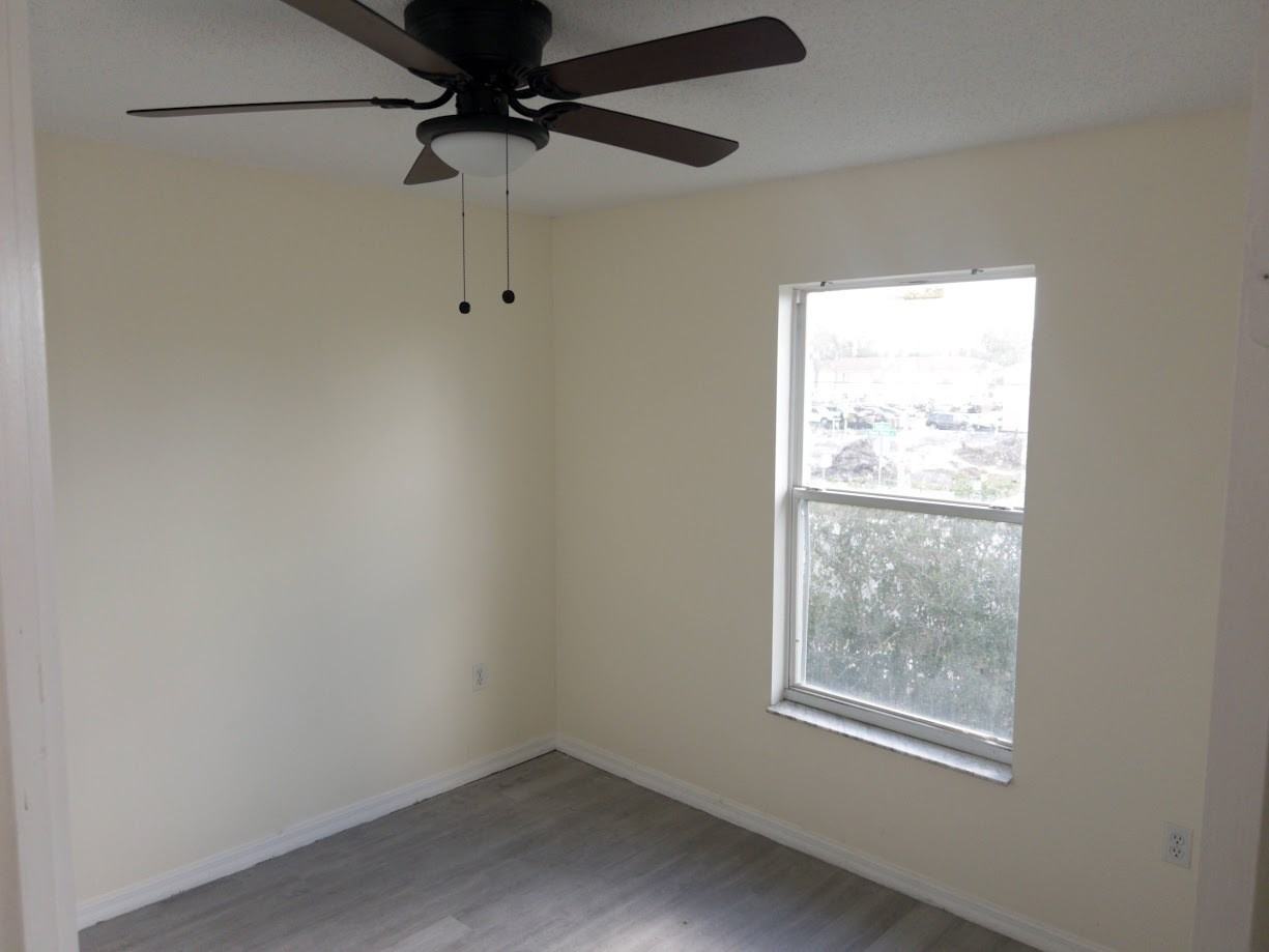 271 Hart Lane - Photo 4 of 11