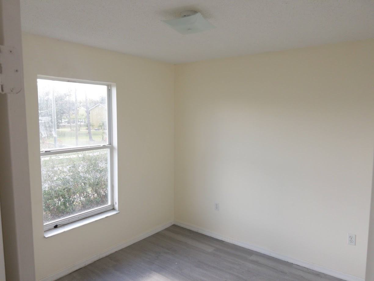 271 Hart Lane - Photo 5 of 11