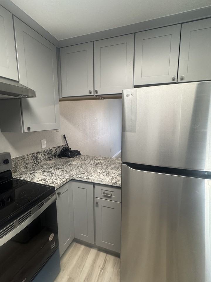 Glen Evans - Photo 2 of 10