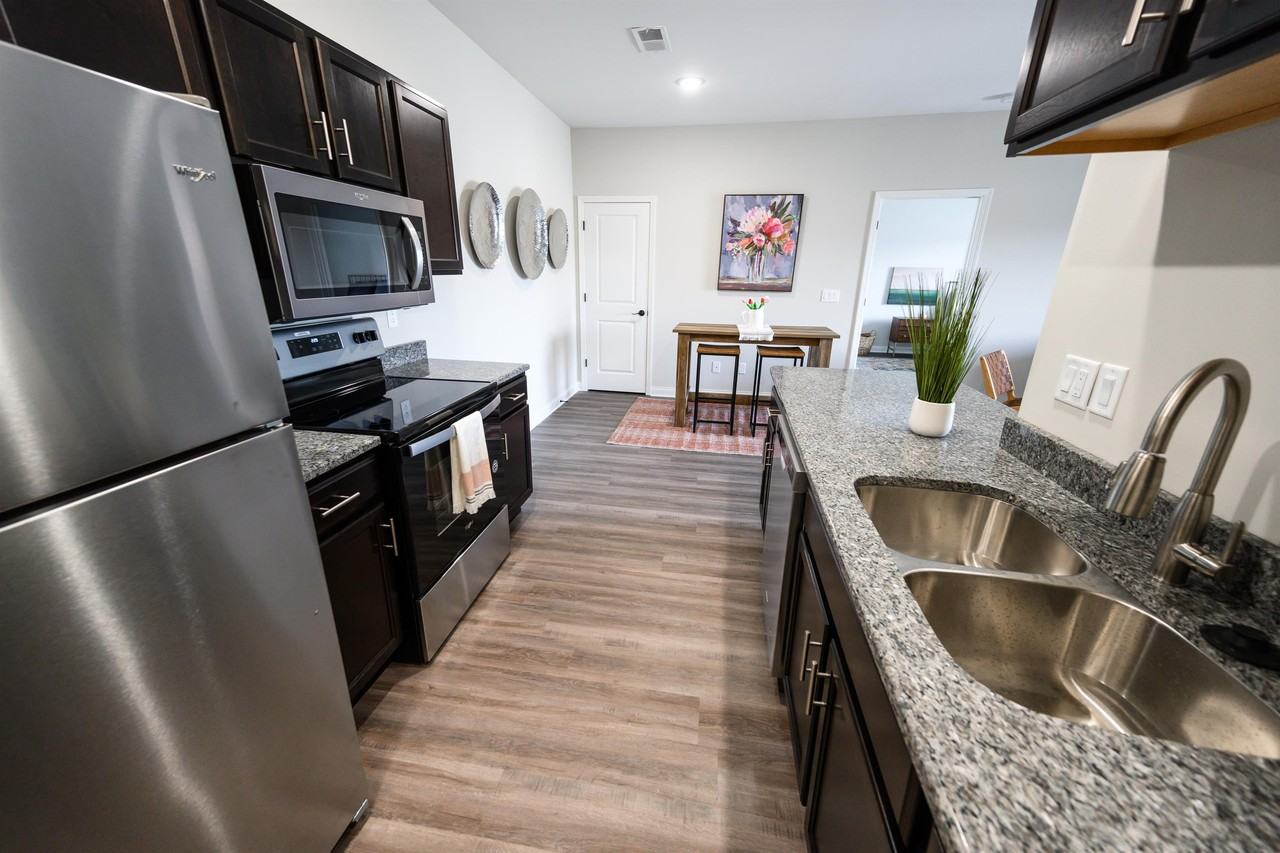 Plum Ridge Apartments - Photo 5 of 9