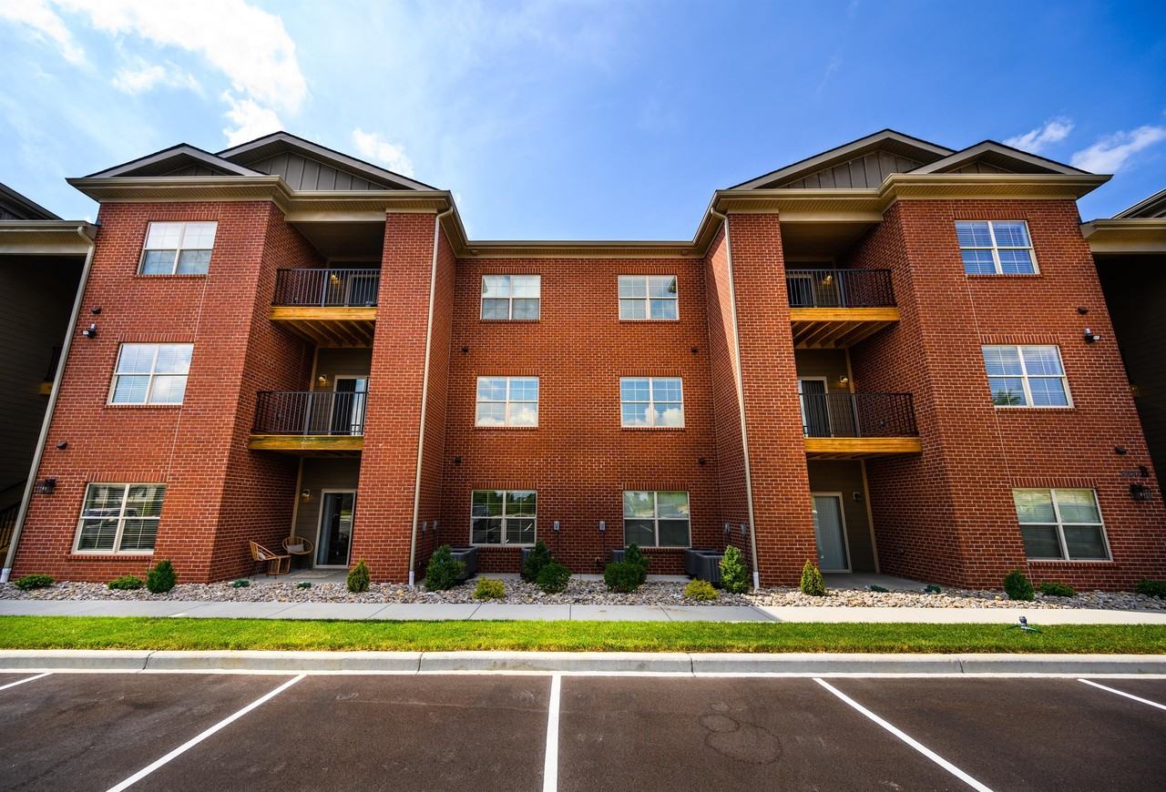 Plum Ridge Apartments - Photo 7 of 9