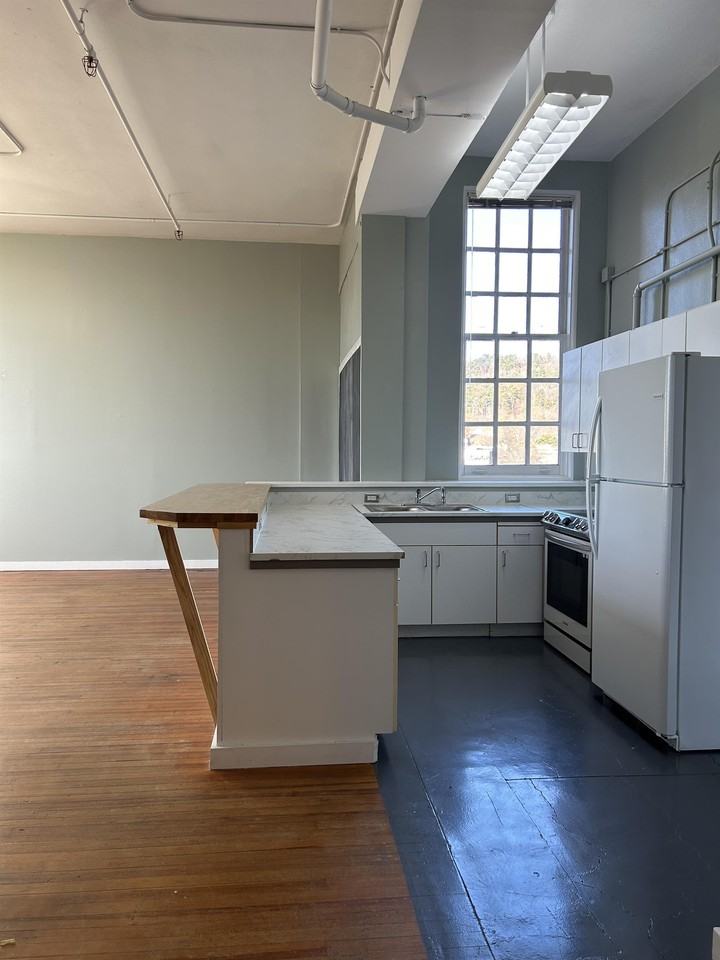 125 Oak St - Photo 2 of 50