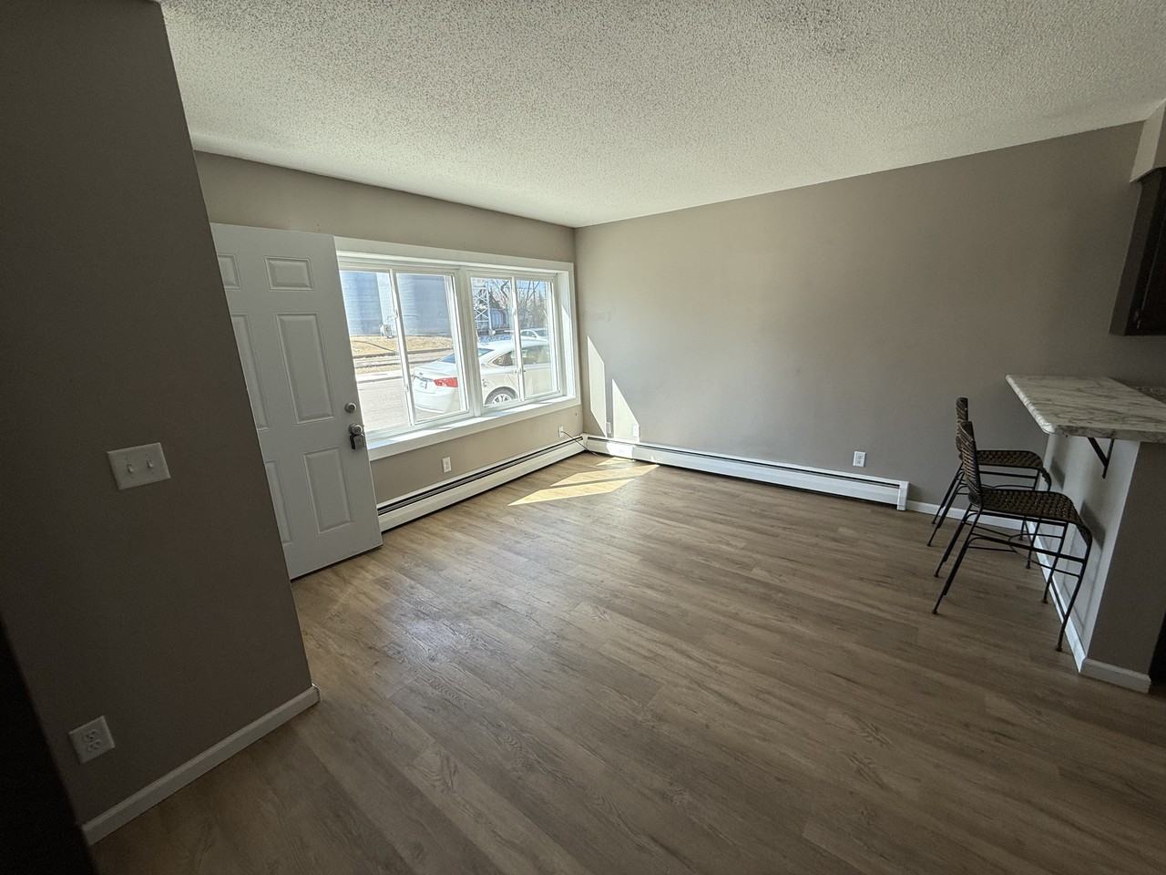 74 Birch Ave S - Photo 2 of 9