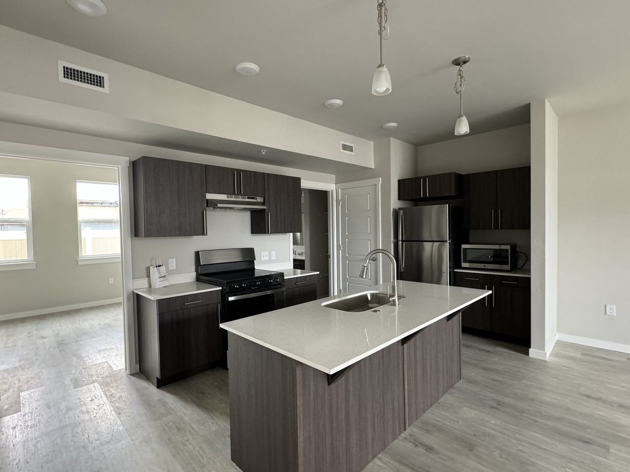 528 North 44th Street - Photo 5 of 40