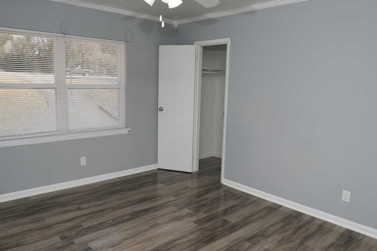 700 S Hill St - Photo 2 of 4