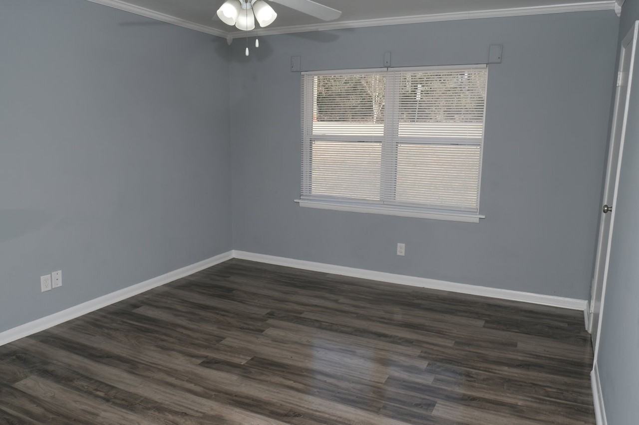 700 S Hill St - Photo 4 of 4