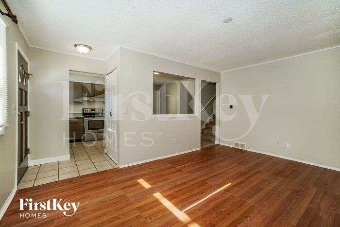 1978 Queensbridge Dr - Photo 3 of 15