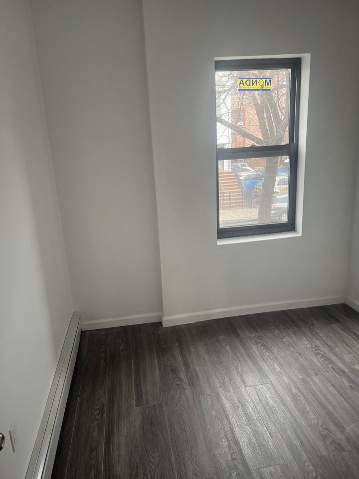 364 52nd St #2 - Photo 4 of 9