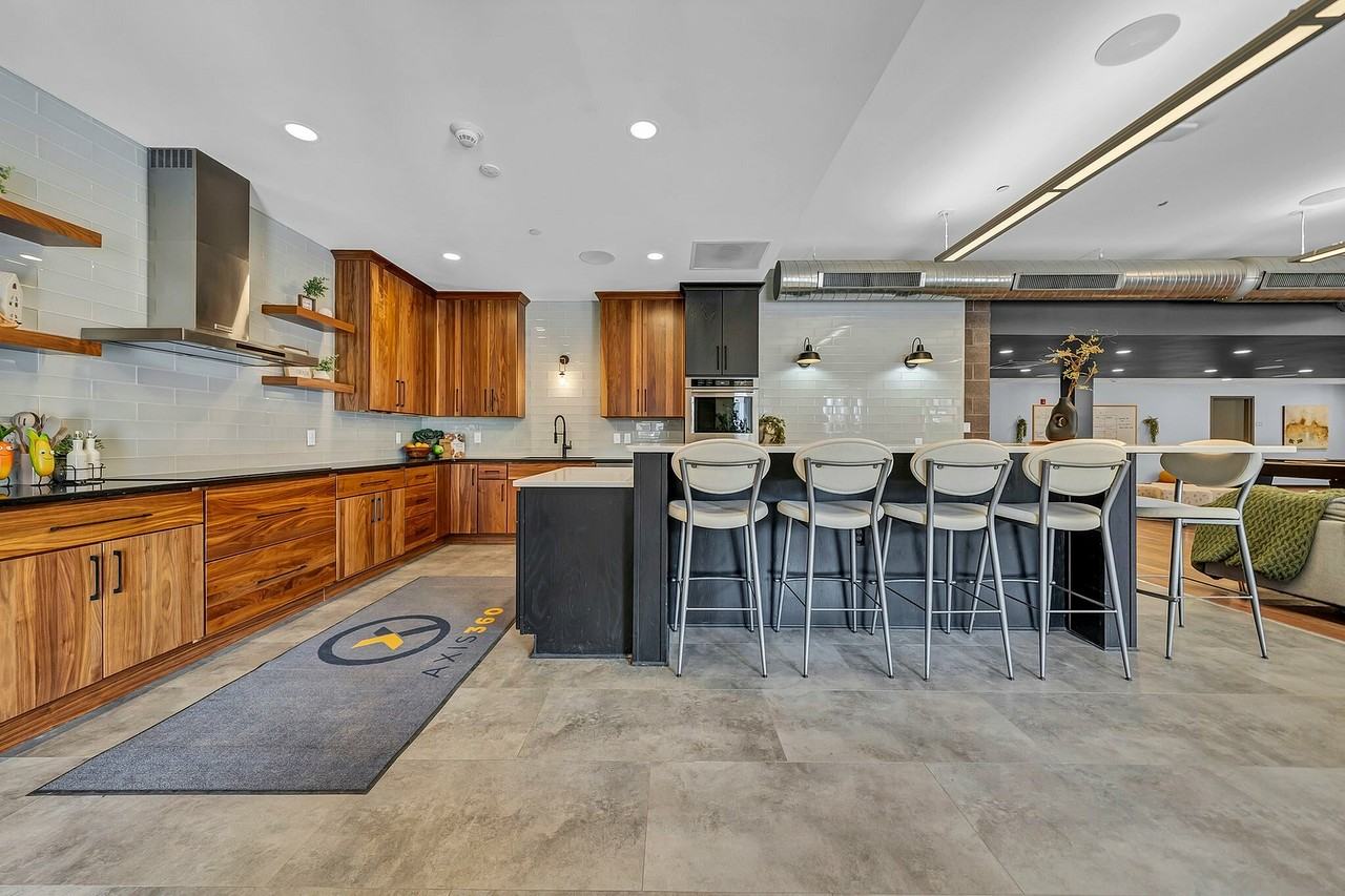 Axis 360 - Photo 4 of 50