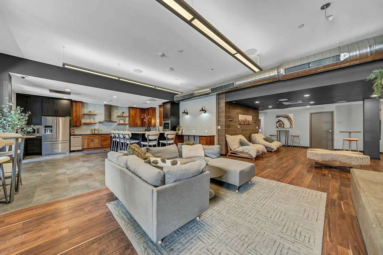 Axis 360 - Photo 6 of 50