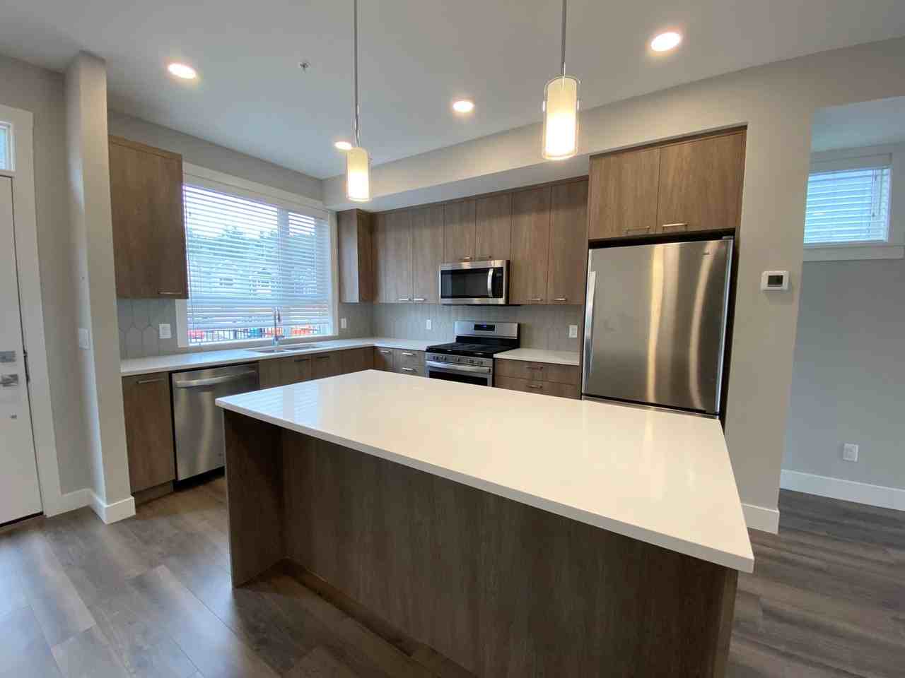 3 bed/3 bath Townhouse in Lake Country - Photo 2 of 17