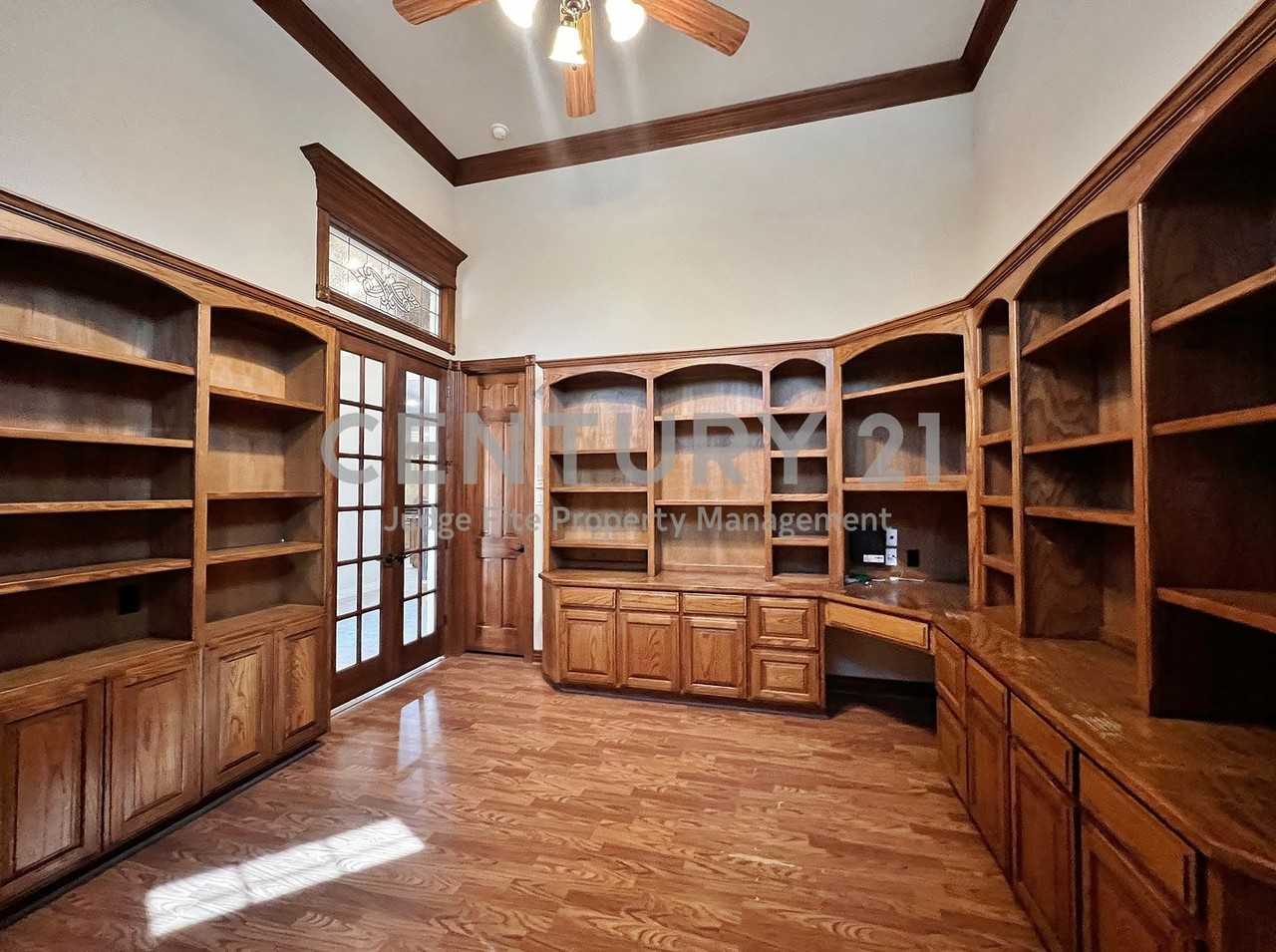 853 Thomas Crossing Dr - Photo 3 of 13