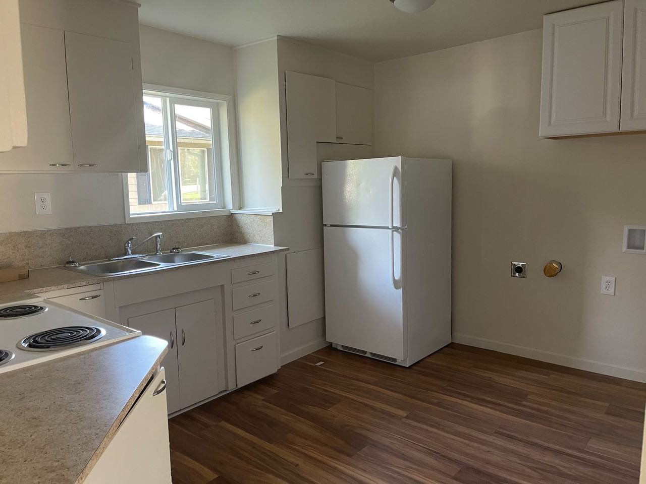 022-Cedar Grove Apartments - Photo 5 of 7
