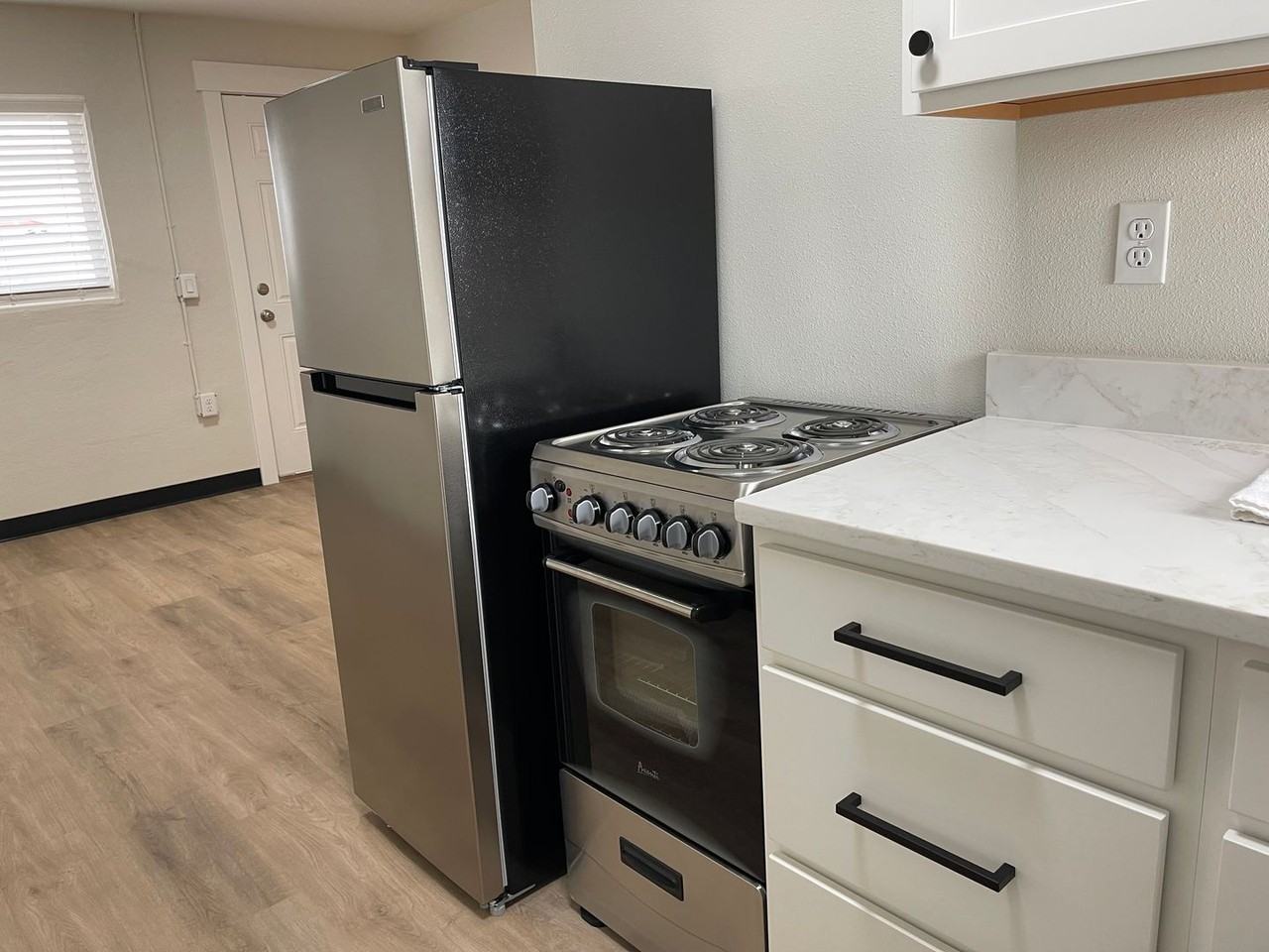 2128 W Broadway - Photo 3 of 27