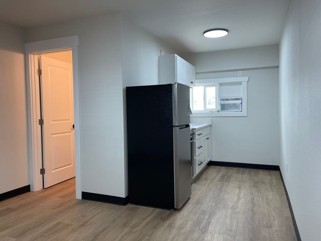 2128 W Broadway - Photo 4 of 27