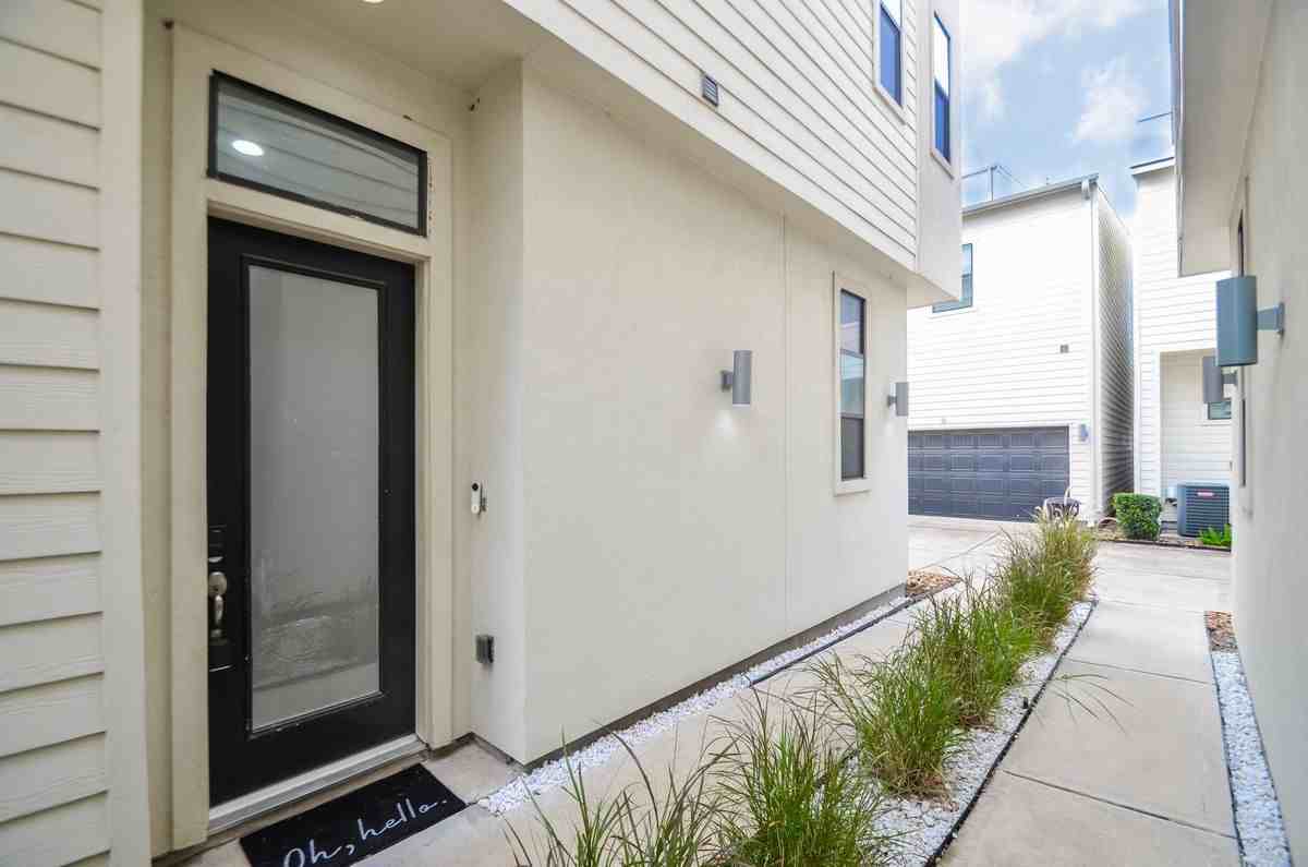 20 N Hutcheson St - Photo 3 of 46