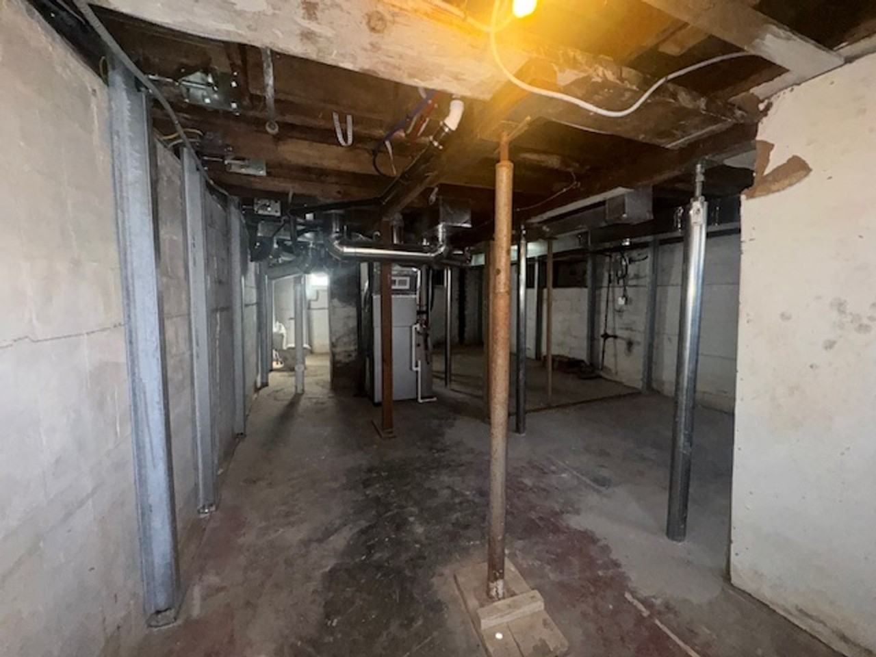 706 S Lake Ave - Photo 3 of 11