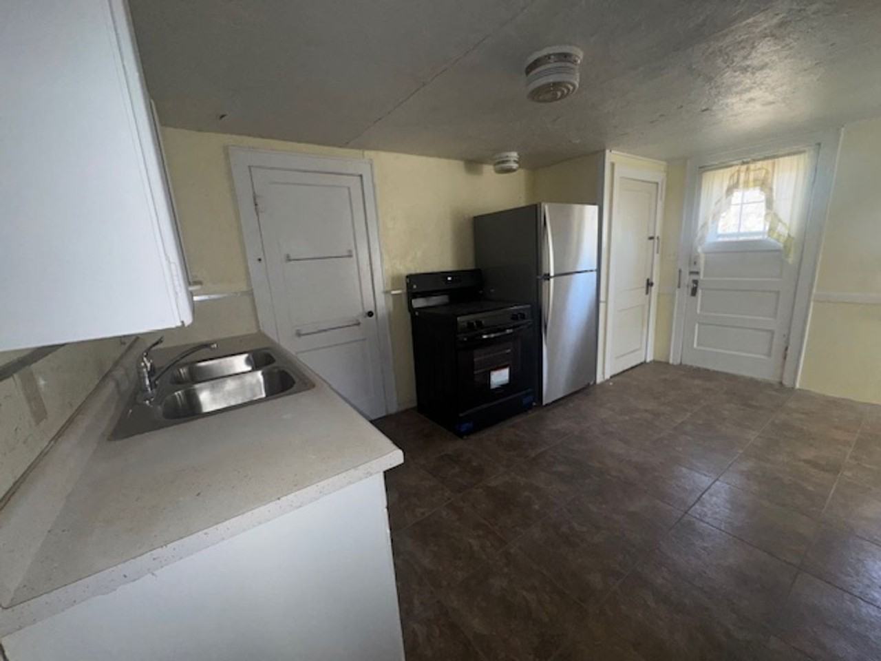 706 S Lake Ave - Photo 7 of 35