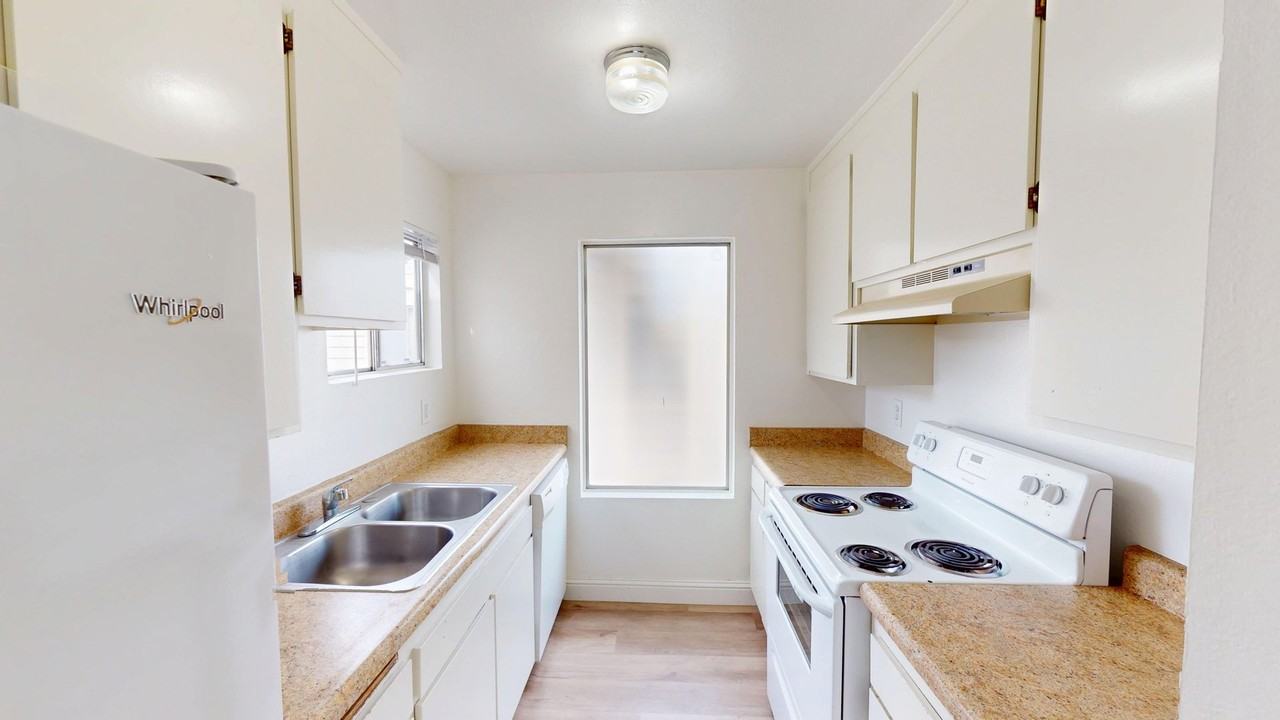 Kingwood Apartments - Photo 5 of 10