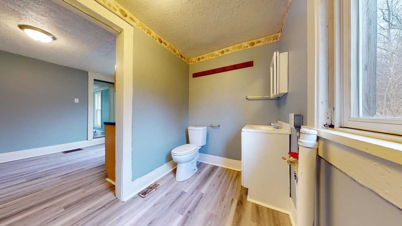 430 Harmon Ave - Photo 3 of 11
