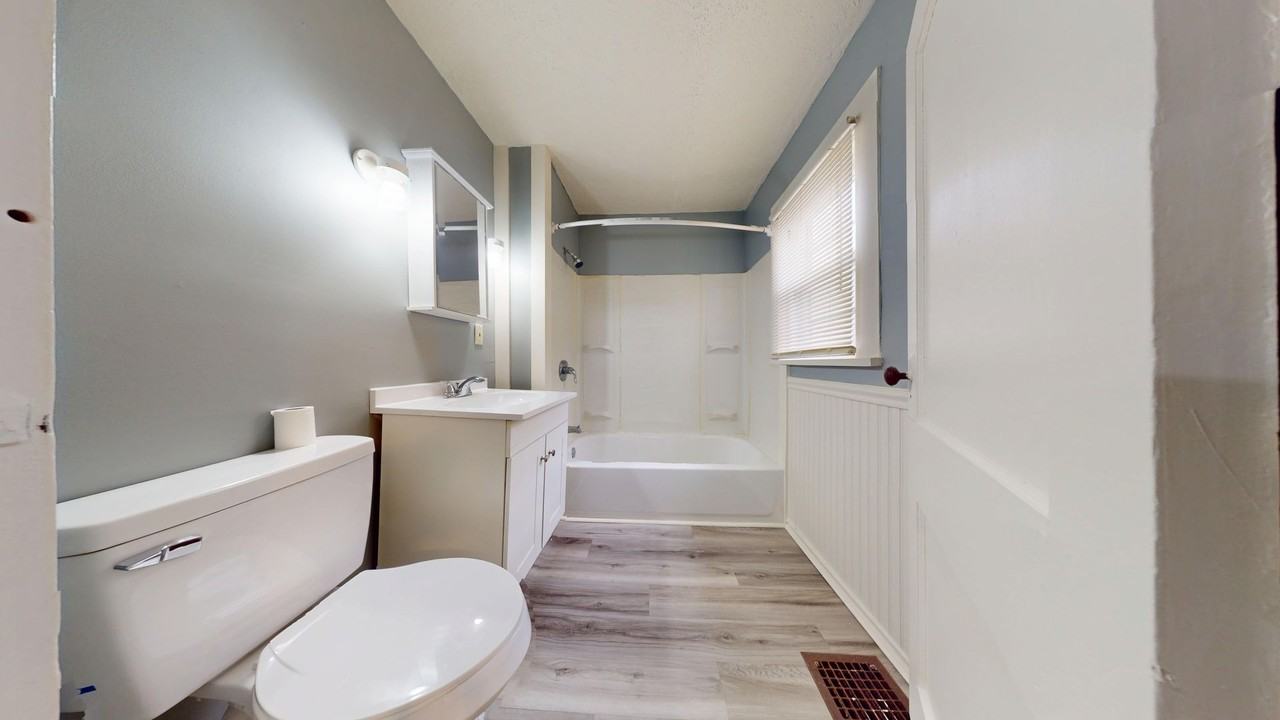 430 Harmon Ave - Photo 5 of 11