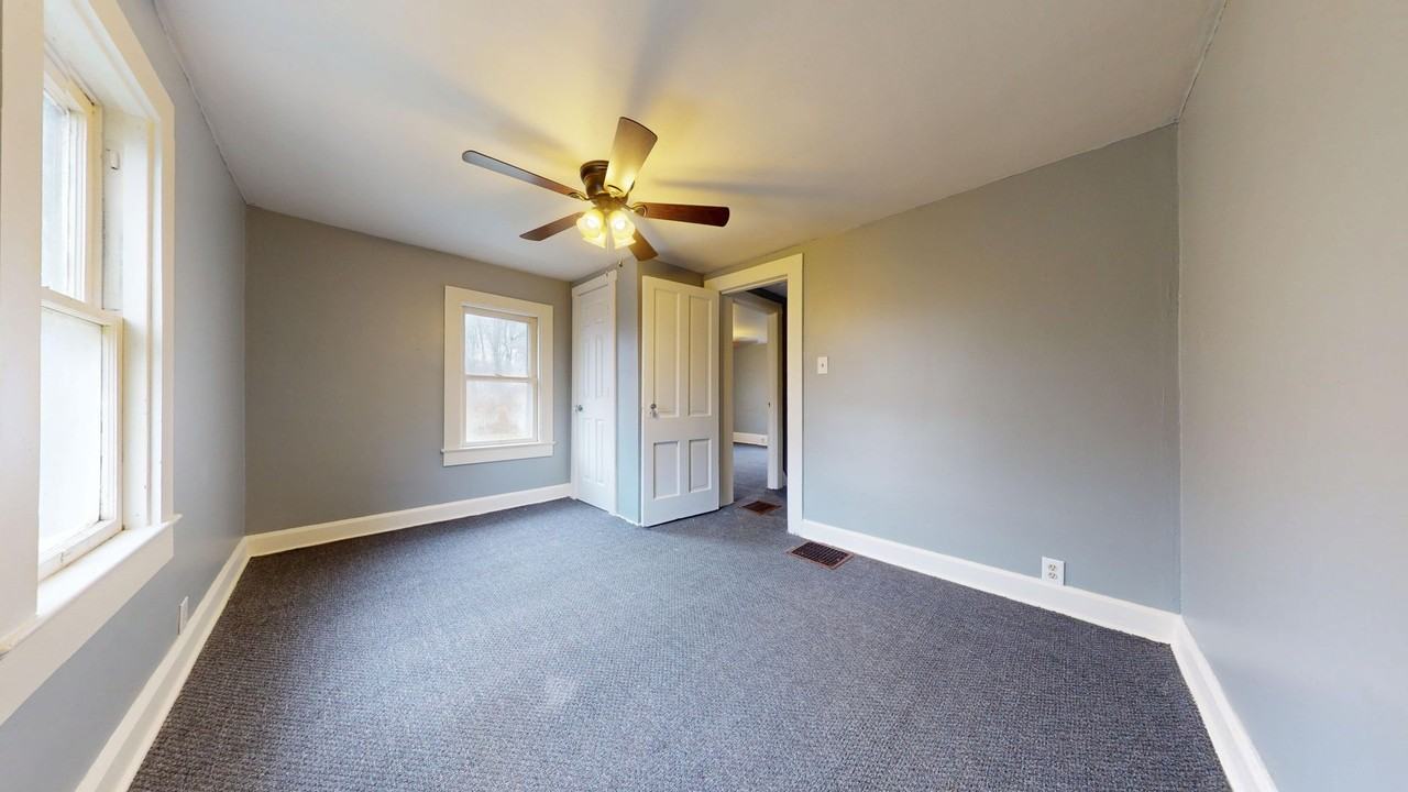 430 Harmon Ave - Photo 7 of 11