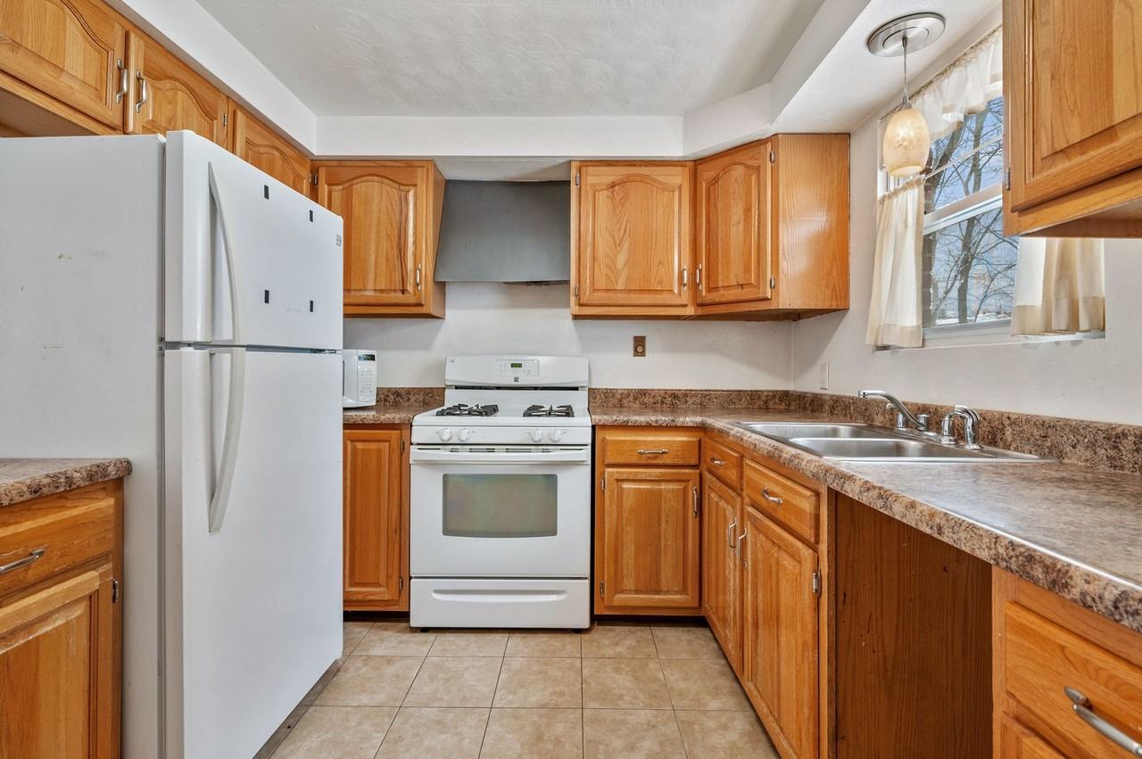 62 Lakewood Ave - Photo 3 of 29