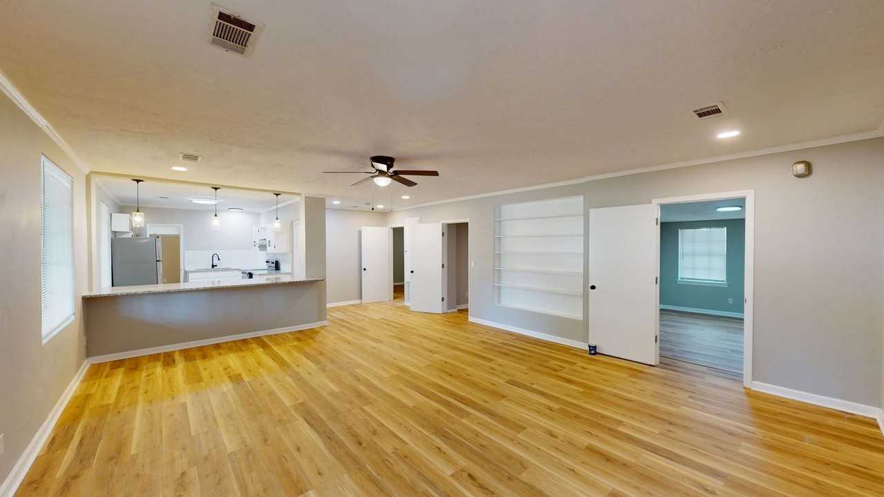 237 S Northington St - Photo 2 of 20