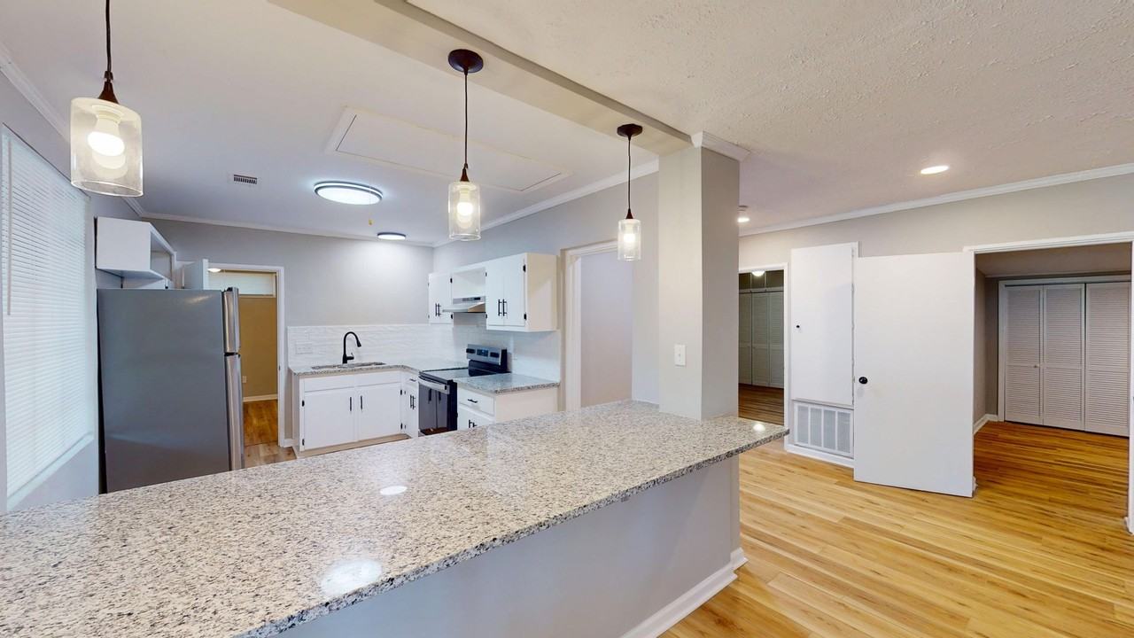 237 S Northington St - Photo 4 of 20