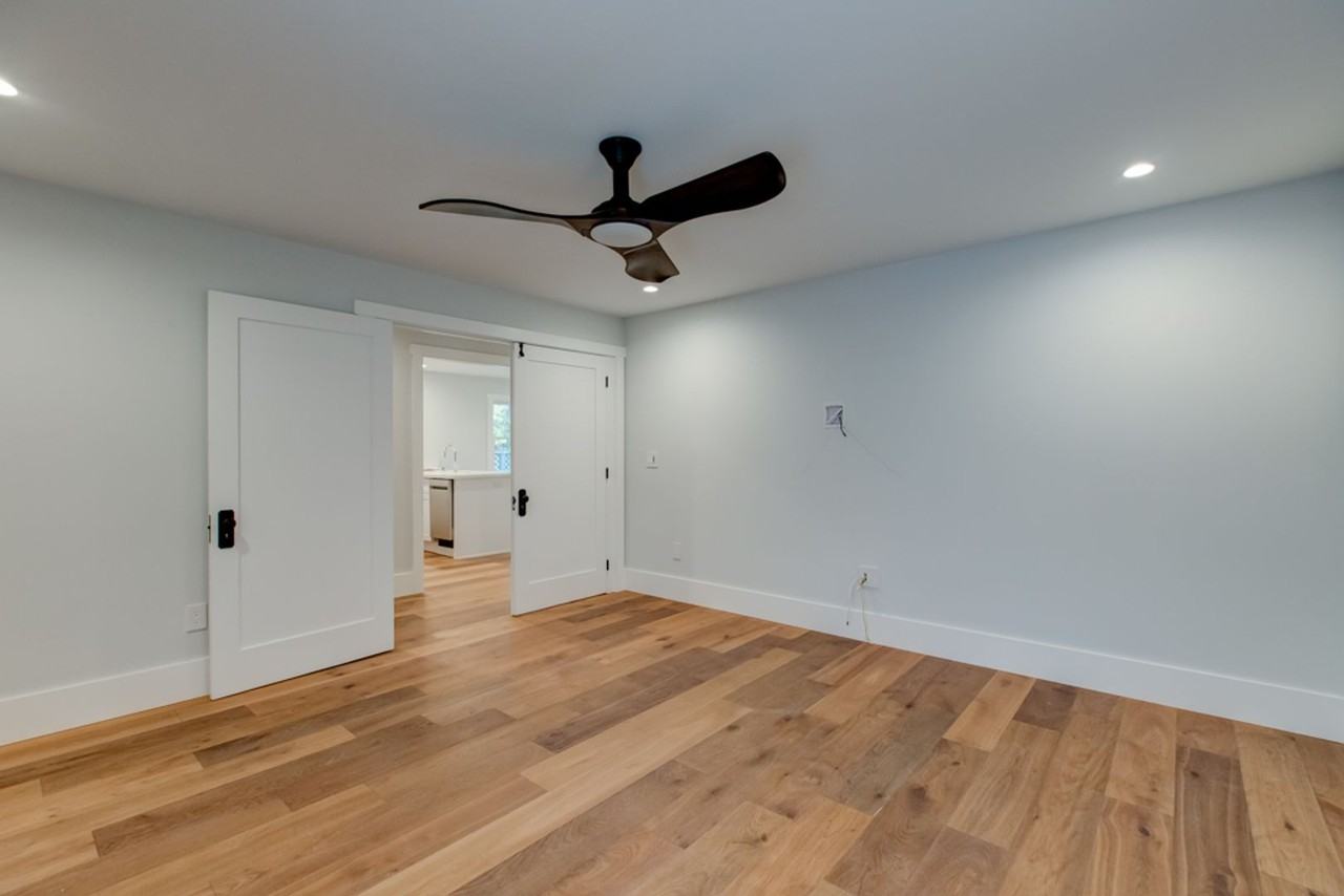 261 N Grand St - Photo 4 of 26