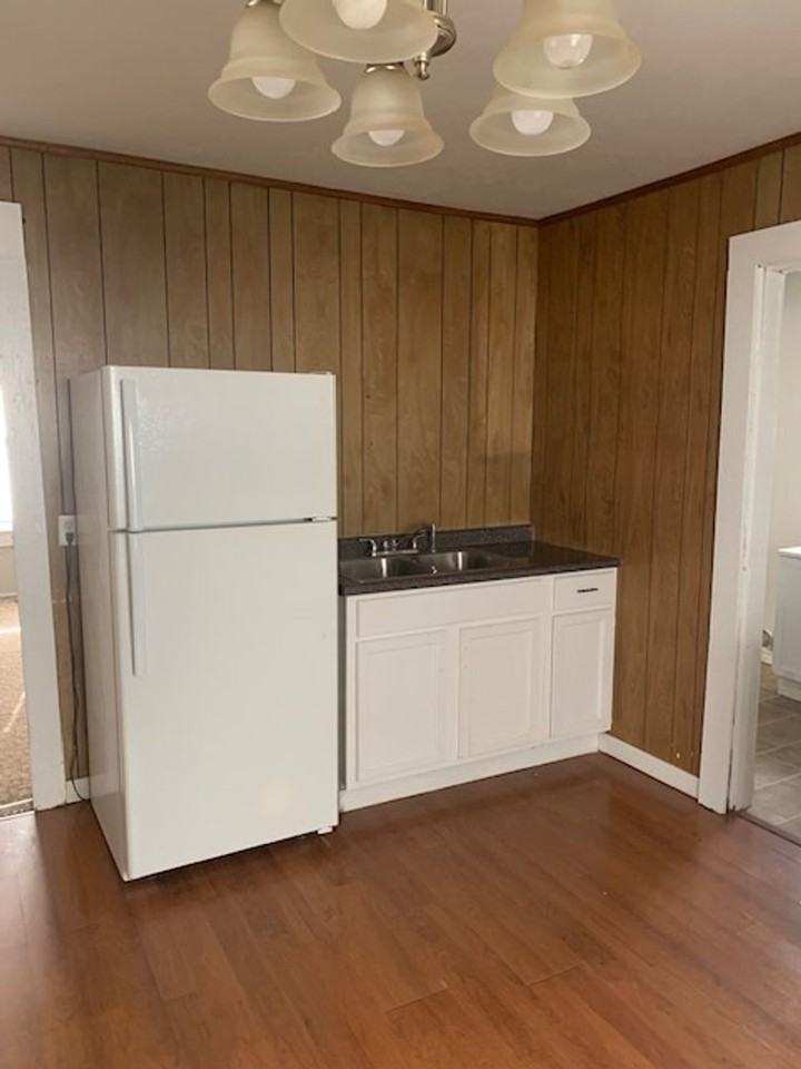 207 Erwin Ave - Photo 7 of 11
