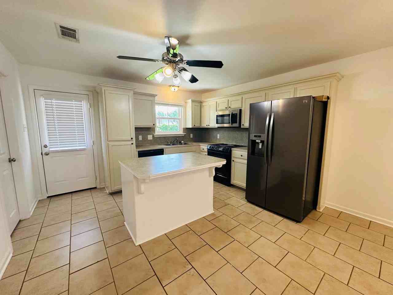 37479 E Parkwood Ave - Photo 2 of 13