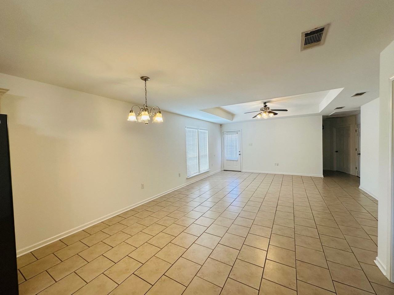 37479 E Parkwood Ave - Photo 3 of 13