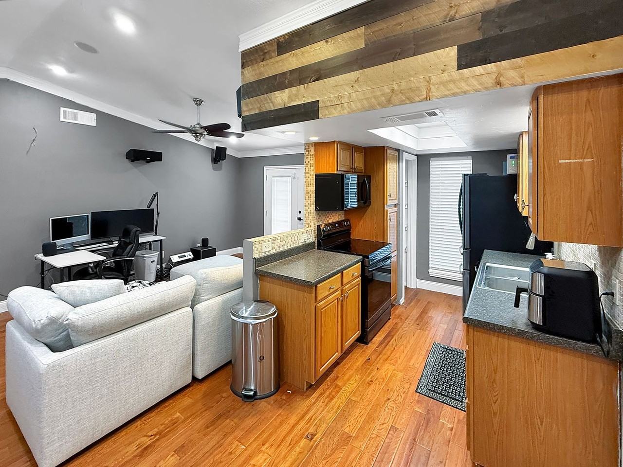 2110 Snowmass Ln - Photo 3 of 18