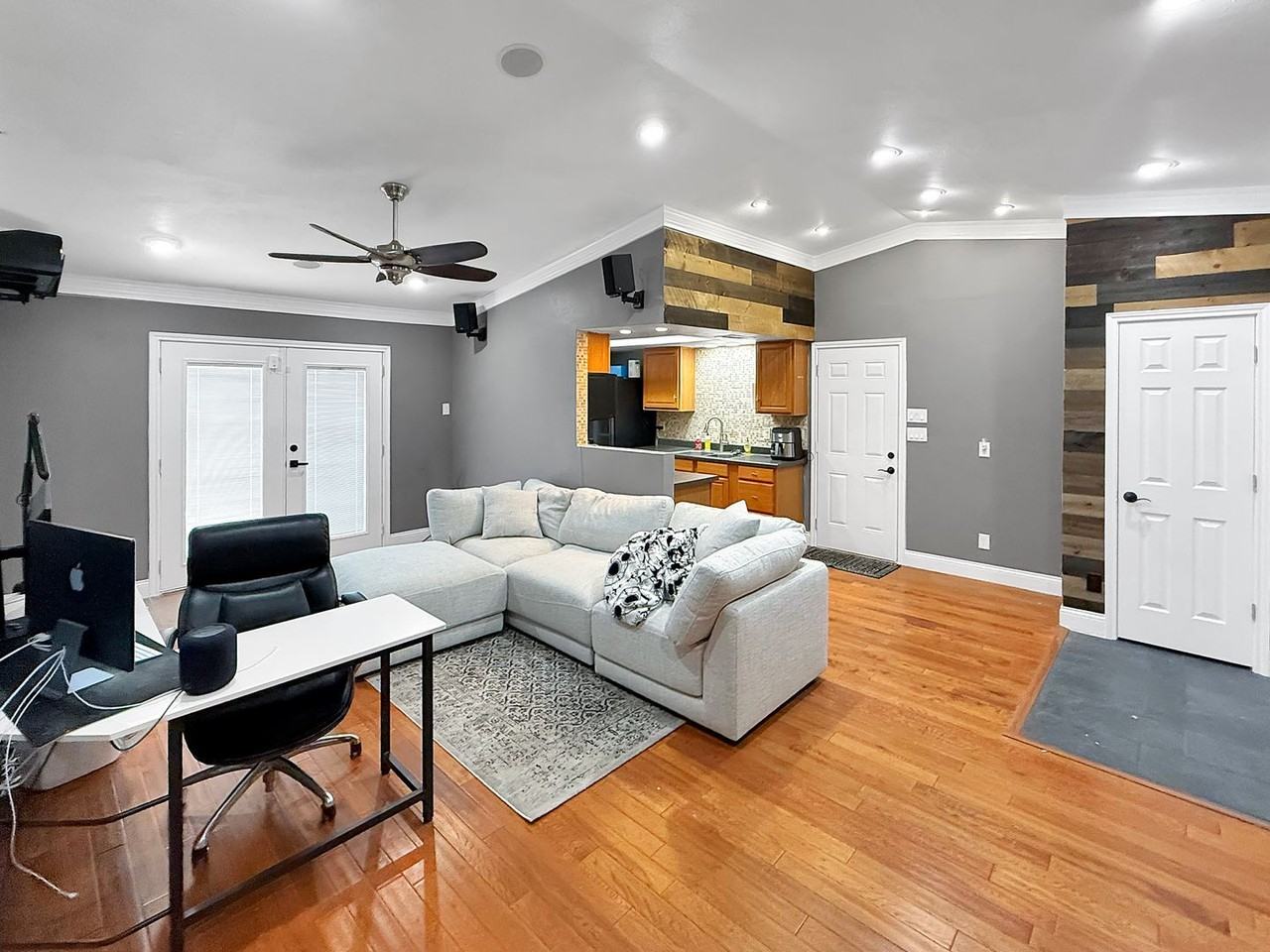 2110 Snowmass Ln - Photo 4 of 18