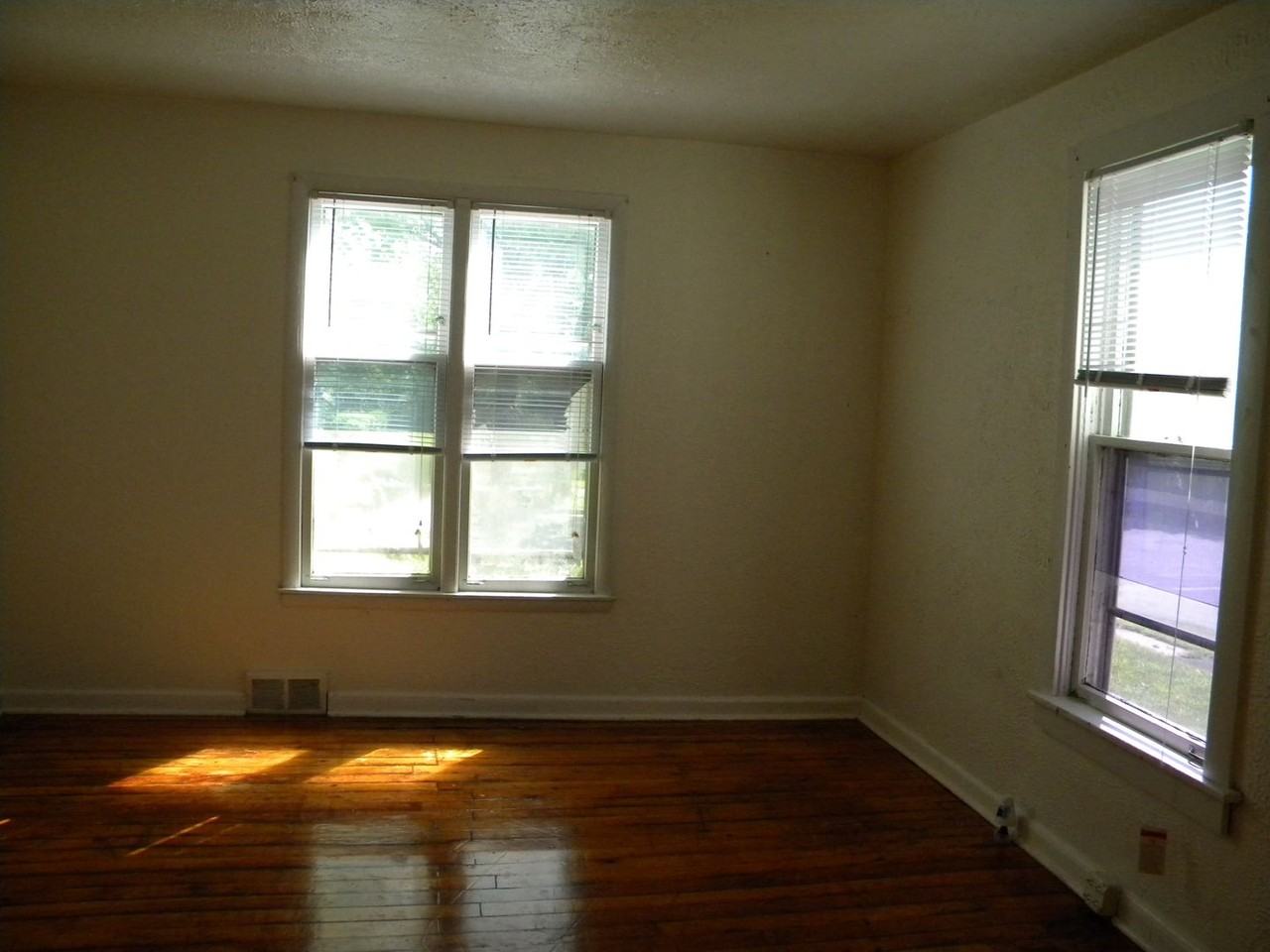 600 Buchanan St Ne - Photo 3 of 6