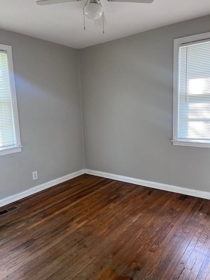 902B Maynor Ave - Photo 2 of 8