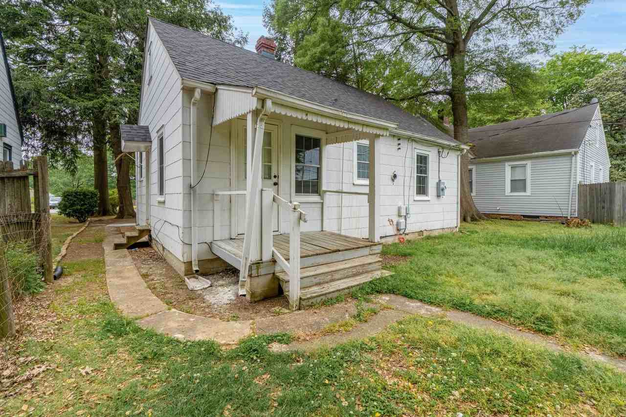 1022 Fourqurean Ln - Photo 2 of 17