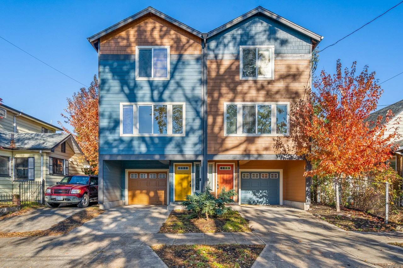 Remodeled 3/2.5 Townhomes - Photo 2 of 4