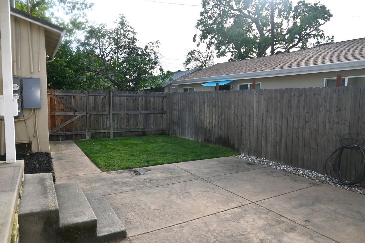 1410 54th St - Photo 2 of 14