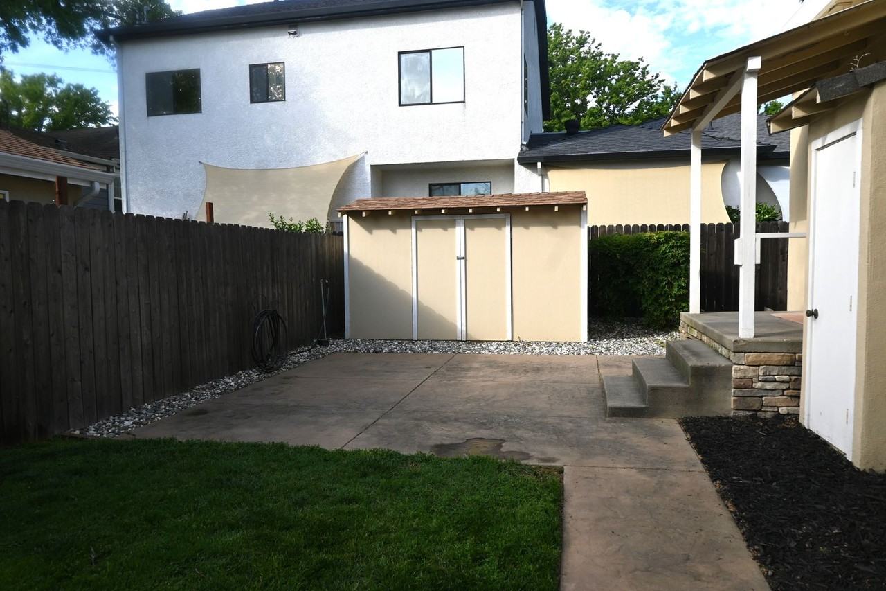 1410 54th St - Photo 3 of 14