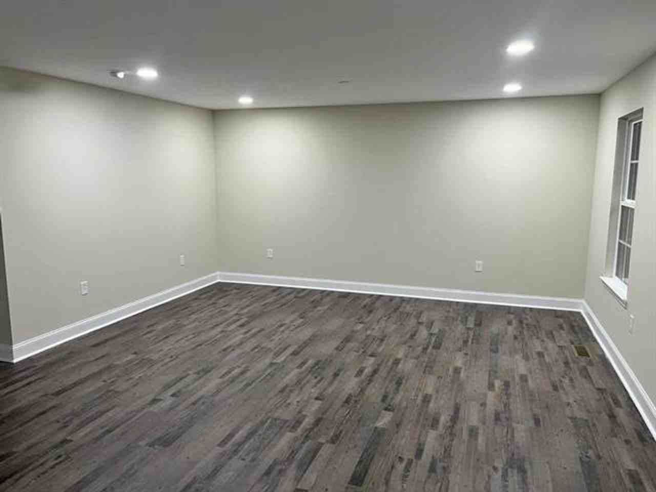 198 Pond View Dr - Photo 2 of 14