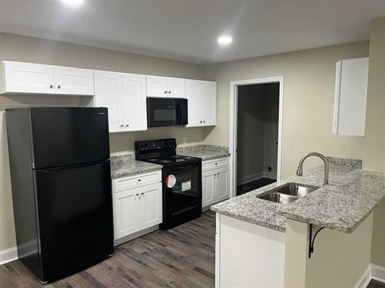 198 Pond View Dr - Photo 3 of 14