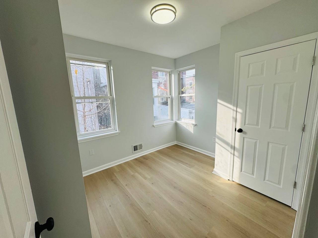 2562 N Chadwick St - Photo 4 of 16