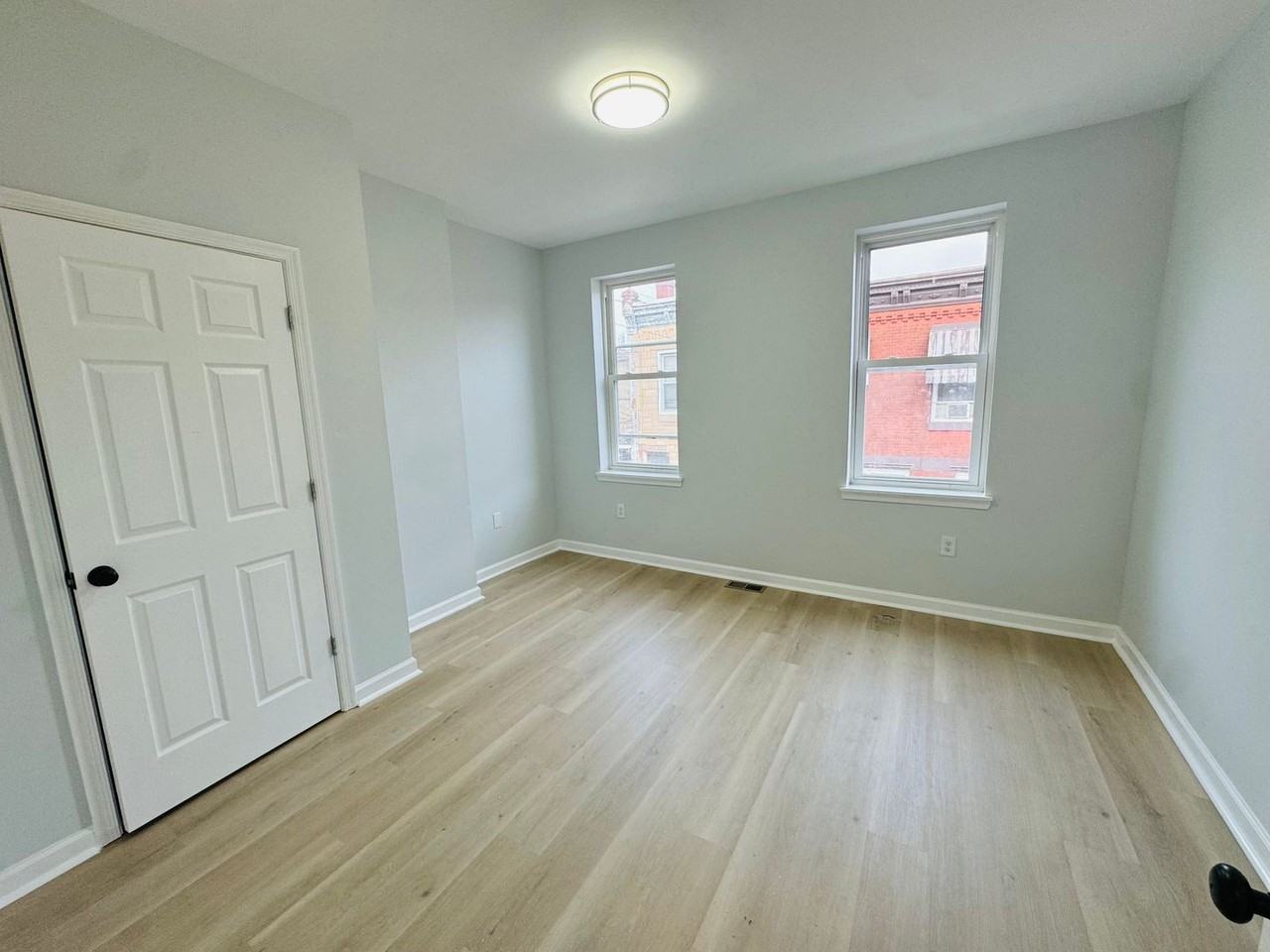 2562 N Chadwick St - Photo 6 of 16