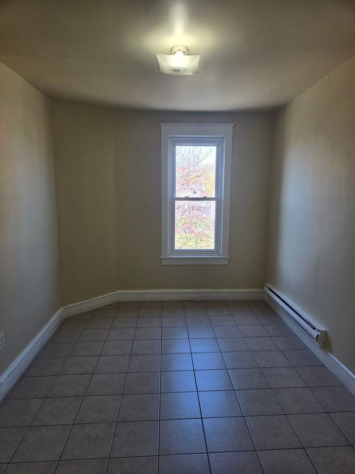 435 N 6th St - Photo 2 of 9