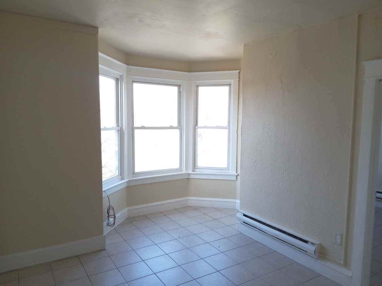 435 N 6th St - Photo 3 of 9