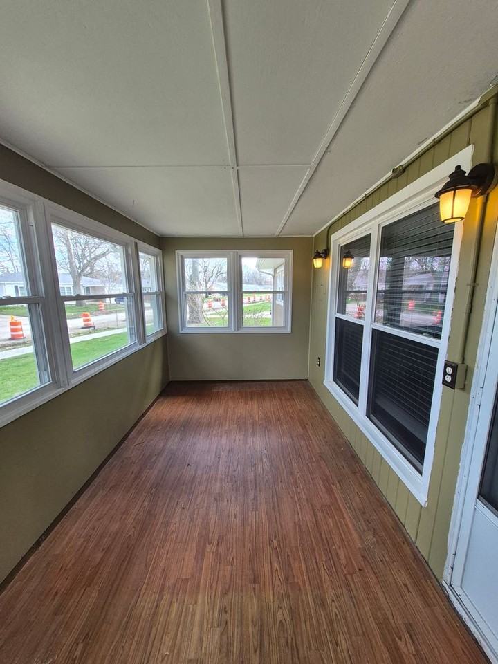 205 Meadowbrook Dr - Photo 2 of 17