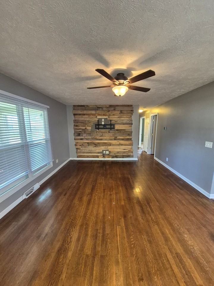 205 Meadowbrook Dr - Photo 5 of 17